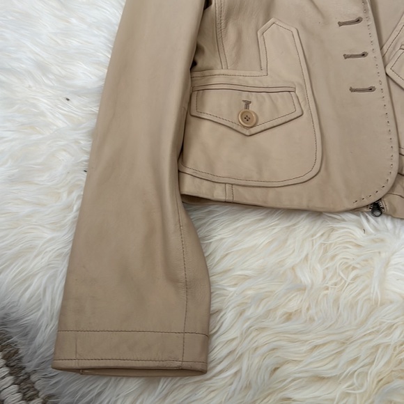 BCBG Light Tan Women's 100% leather jacket Size Medium - Picture 10 of 11